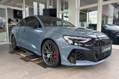 Audi RS3 LIMO 2.5I KERAMIK+PANO+SPORT AGA+SPORT SITZE