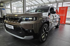 Jeep Compass Elektro 74 kWh First Edition -