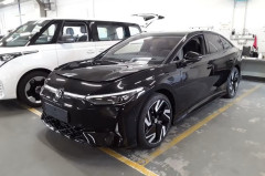 Volkswagen ID.7 GTX 4Mo. - Interieur und Exterieur Plus Paket + PANO / 8-fach Bereift