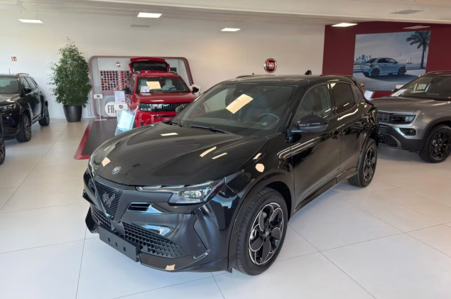 Alfa Romeo Junior 1.2 VGT 48V-Hybrid DCT Q4 Abholung Mannheim