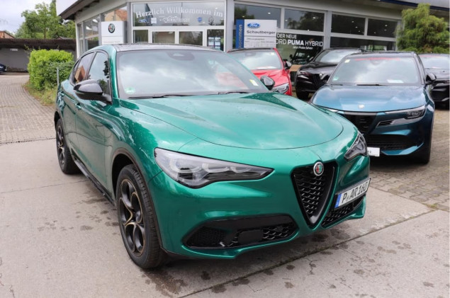 Alfa Romeo Stelvio **Sommeraktion**Intensa Q4 2.0 Turbo 16V EU6e El. Fondsitzverst. Navi Leder Digitales Co