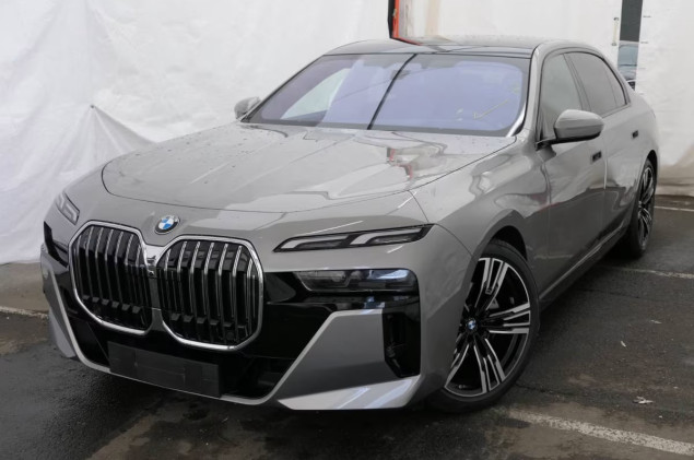 BMW 740 d xDrive Limousine M Sportpaket DAB RFK PDC
