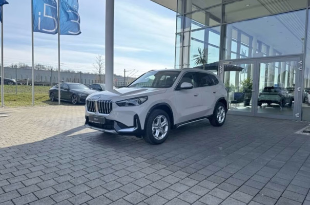 BMW X1 sDrive20i *Lageraktion* 22% * ACC * Pano * AHK * H&K * Lenkradheiz*