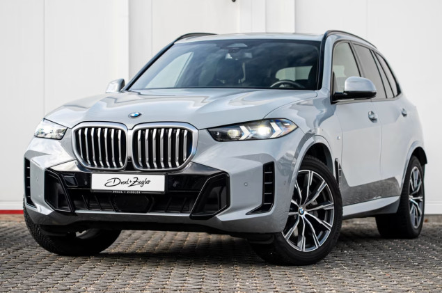 BMW X5 xDrive30d M-Sport AHK PANO KoZg S-Glas 4x SHZ