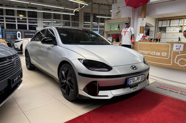 Hyundai IONIQ 6 First Edition / Gravity Gold Matt