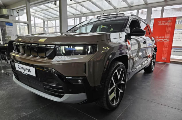 Jeep Compass Elektro 74 kWh First Edition -