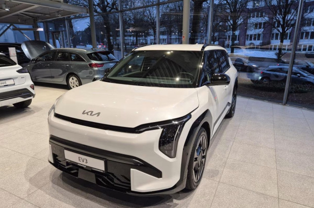 Kia EV3 AIR *Bestellfahrzeug* in Ludwigsburg bei Auto Haass