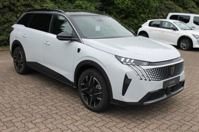 Peugeot 5008 GT Hybrid 145 e-DSC6
