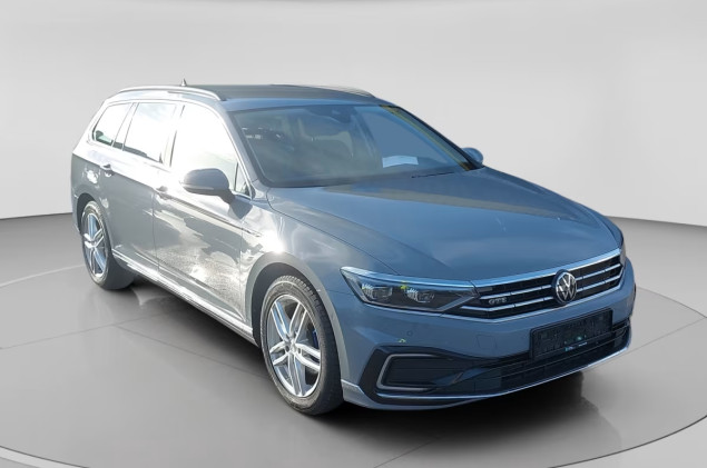 Volkswagen Passat Sofort verfügbar*Haustürlieferung*elek. Heckklappe*Business Premium*IQ-Light*Einparkhilfe
